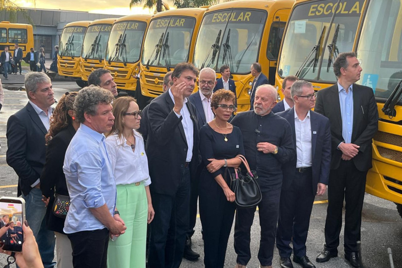 Vereadores de Sete Lagoas prestigiam entrega de ônibus escolares e reforçam demandas locais ao Governo Federal