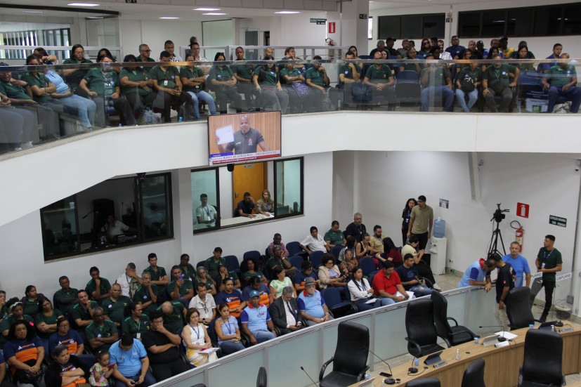 Reunião da Câmara é marcada por debates sobre transporte coletivo  e retirada de projetos de crédito