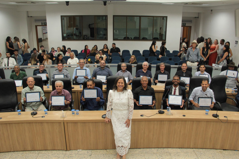 Câmara Municipal de Sete Lagoas homenageia pais em Sessão Solene pelo Dia dos Pais 