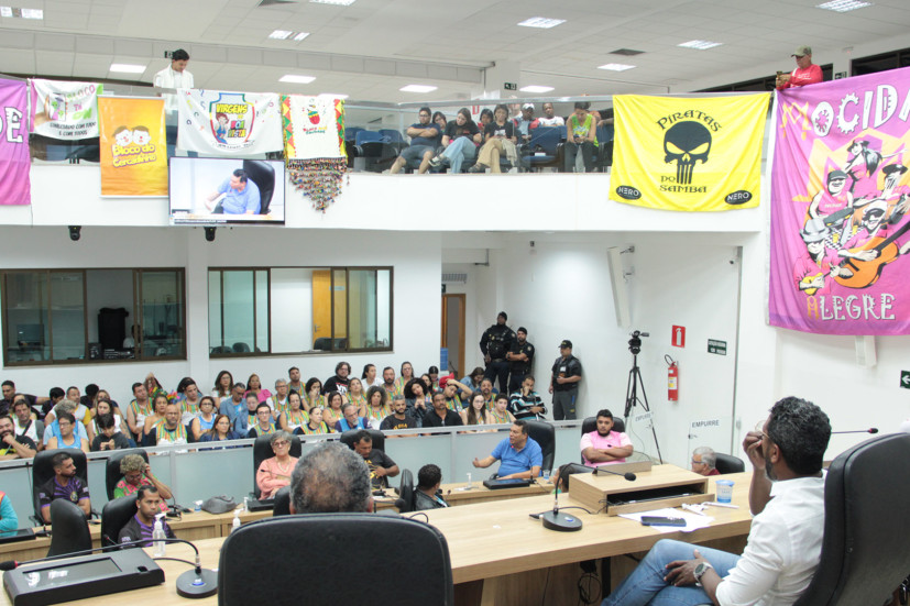 Blocos de Carnaval ocupam a Câmara para discutir projeto de Lei