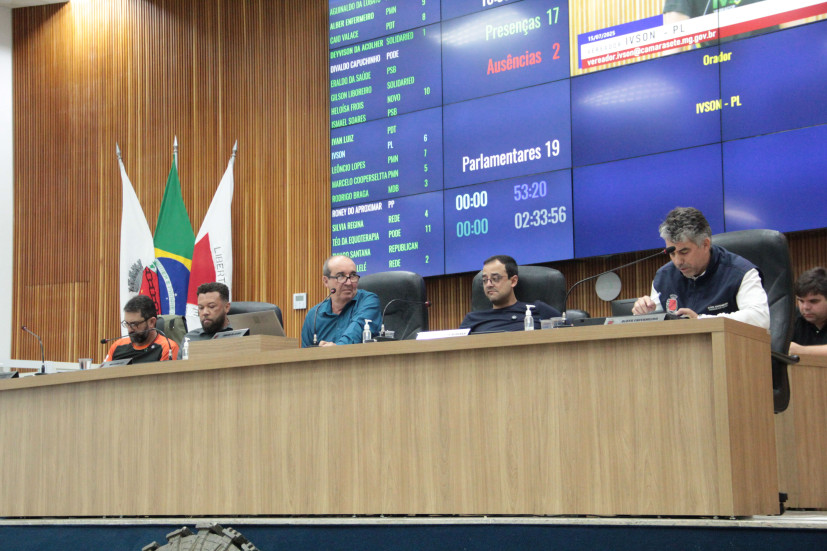 Câmara Municipal debate transporte escolar em reunião plenária
