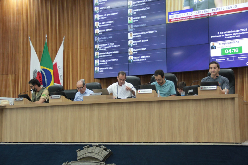 Câmara Municipal realiza 30ª Reunião Ordinária marcada por debates e homenagens